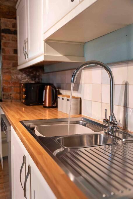 Villa 18Th Century Townhouse In Chester City Centre Extérieur photo