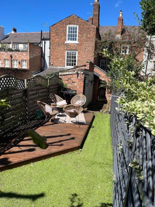 Villa 18Th Century Townhouse In Chester City Centre Extérieur photo