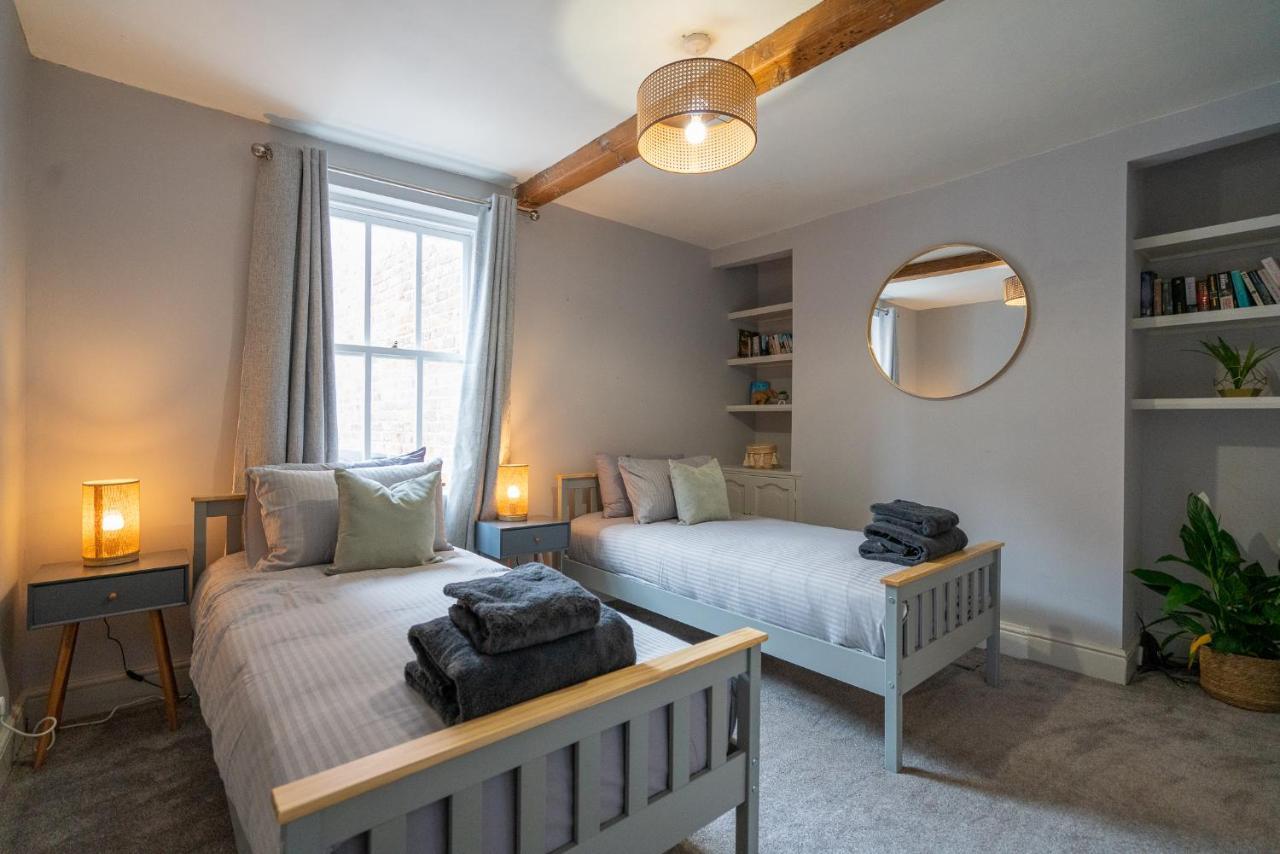 Villa 18Th Century Townhouse In Chester City Centre Extérieur photo