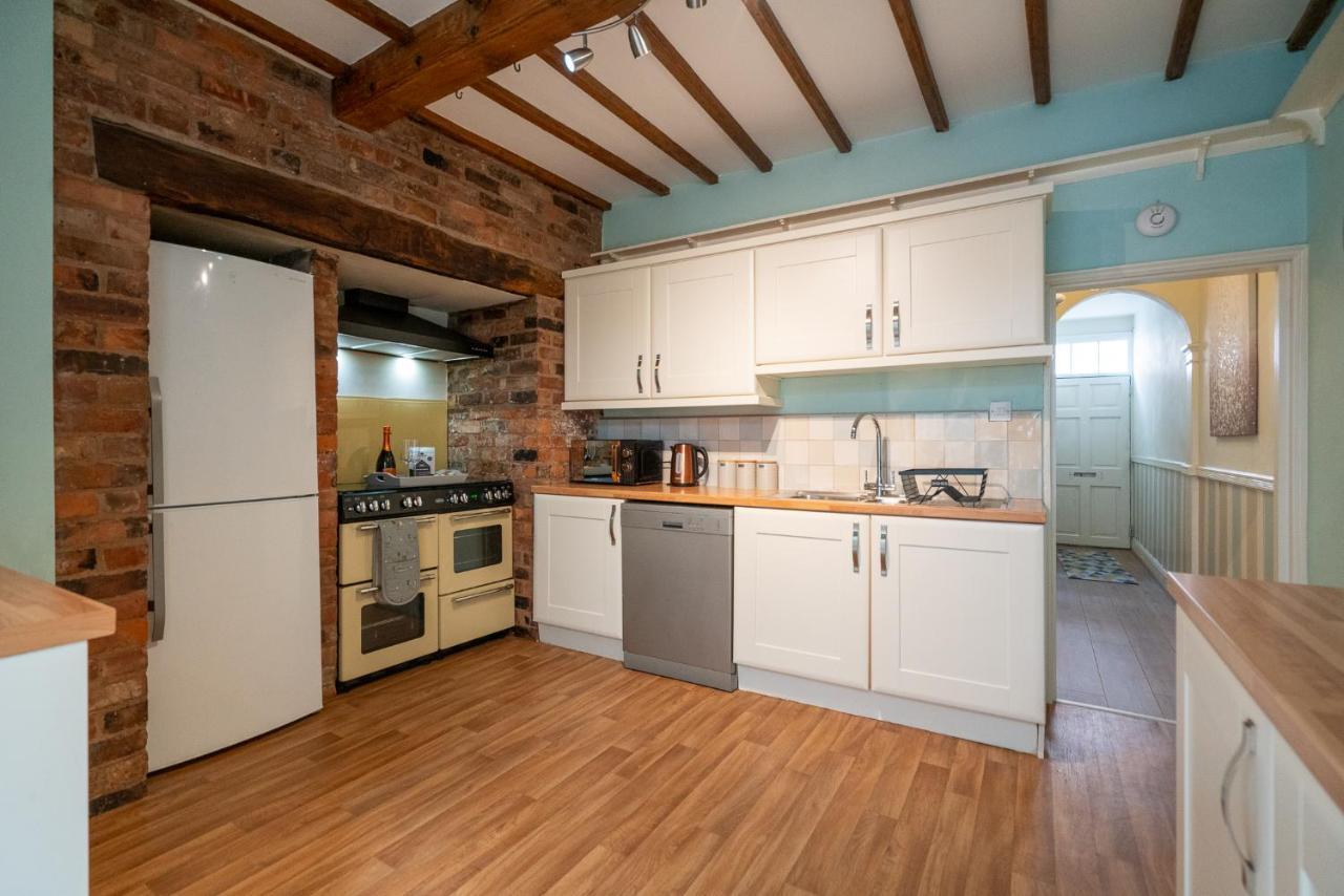 Villa 18Th Century Townhouse In Chester City Centre Extérieur photo